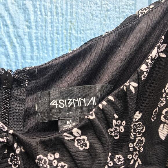 4Sienna Women Size Medium Black White Floral Ruffle Mini Dress - Picture 4 of 5